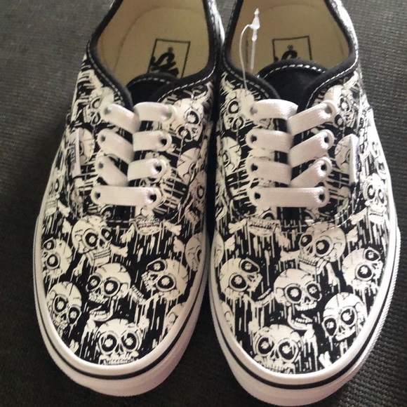 Vans - Picture 2 of 4
